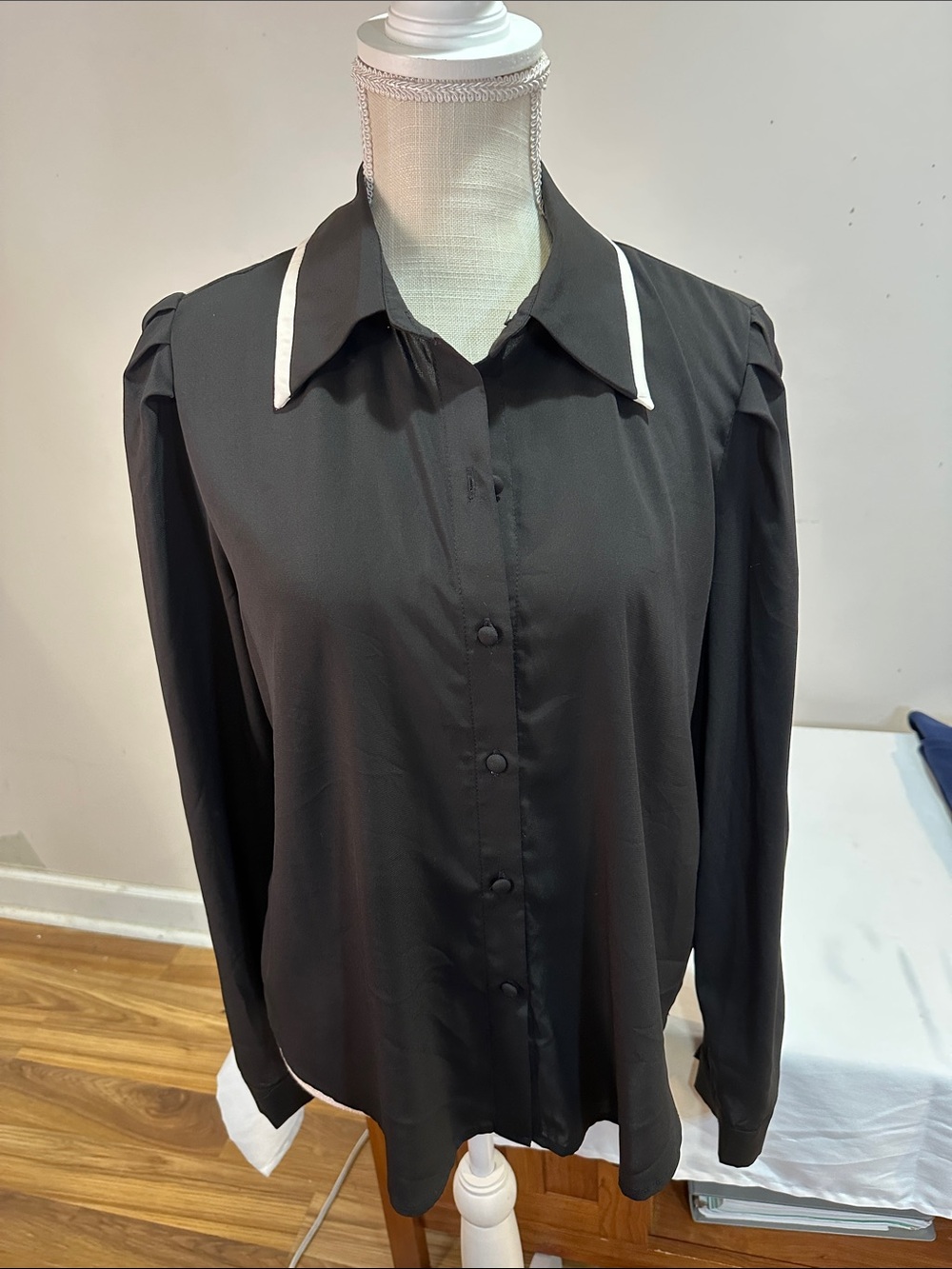Forever 21 Black Button-Up Blouse with White Collar Trim